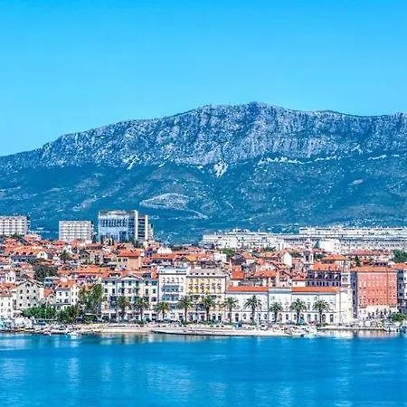 Economy 12 Sleeps 3 Guests Apartament