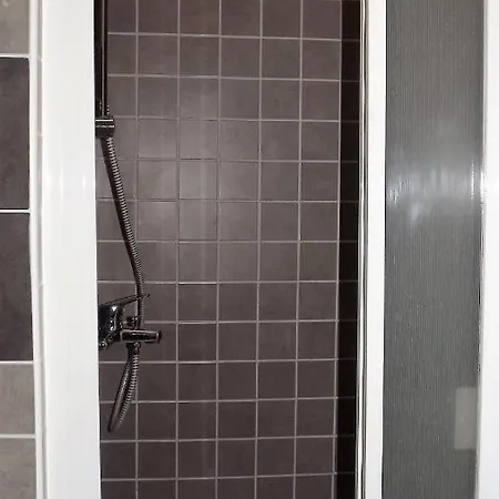 Economy 12 Sleeps 3 Guests Apartament Split