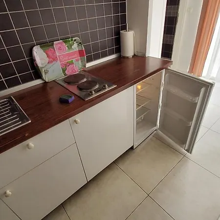 Economy 12 Sleeps 3 Guests Apartament Split