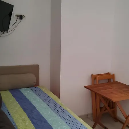 Economy 12 Sleeps 3 Guests 스플리트