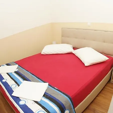 Economy 12 Sleeps 3 Guests 스플리트