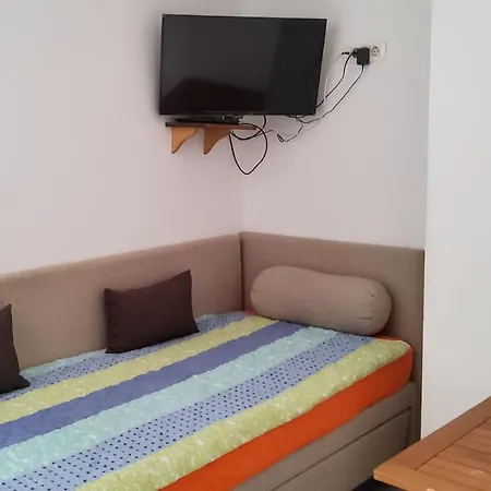 Economy 12 Sleeps 3 Guests